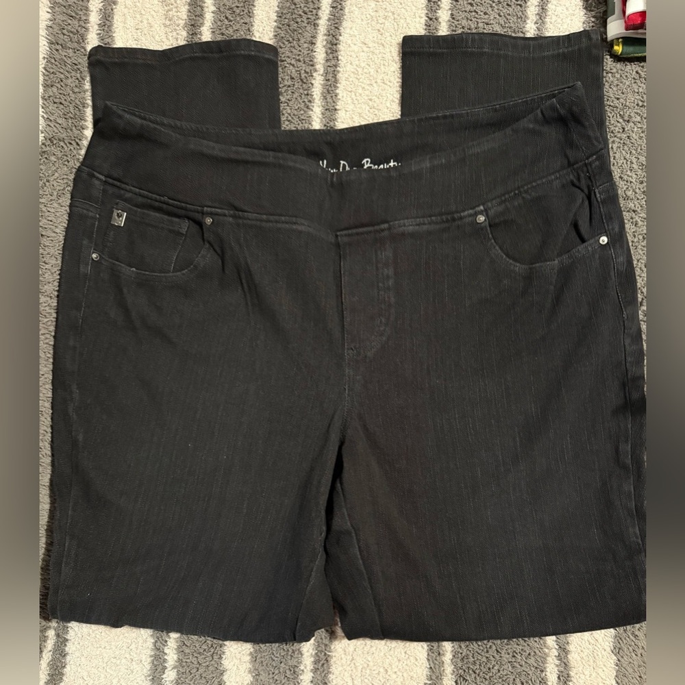 NWOT BELLE BY KIM GRAVEL PULL ON JEANS 👖 
SIZE:22WT
COLOR:BLACK